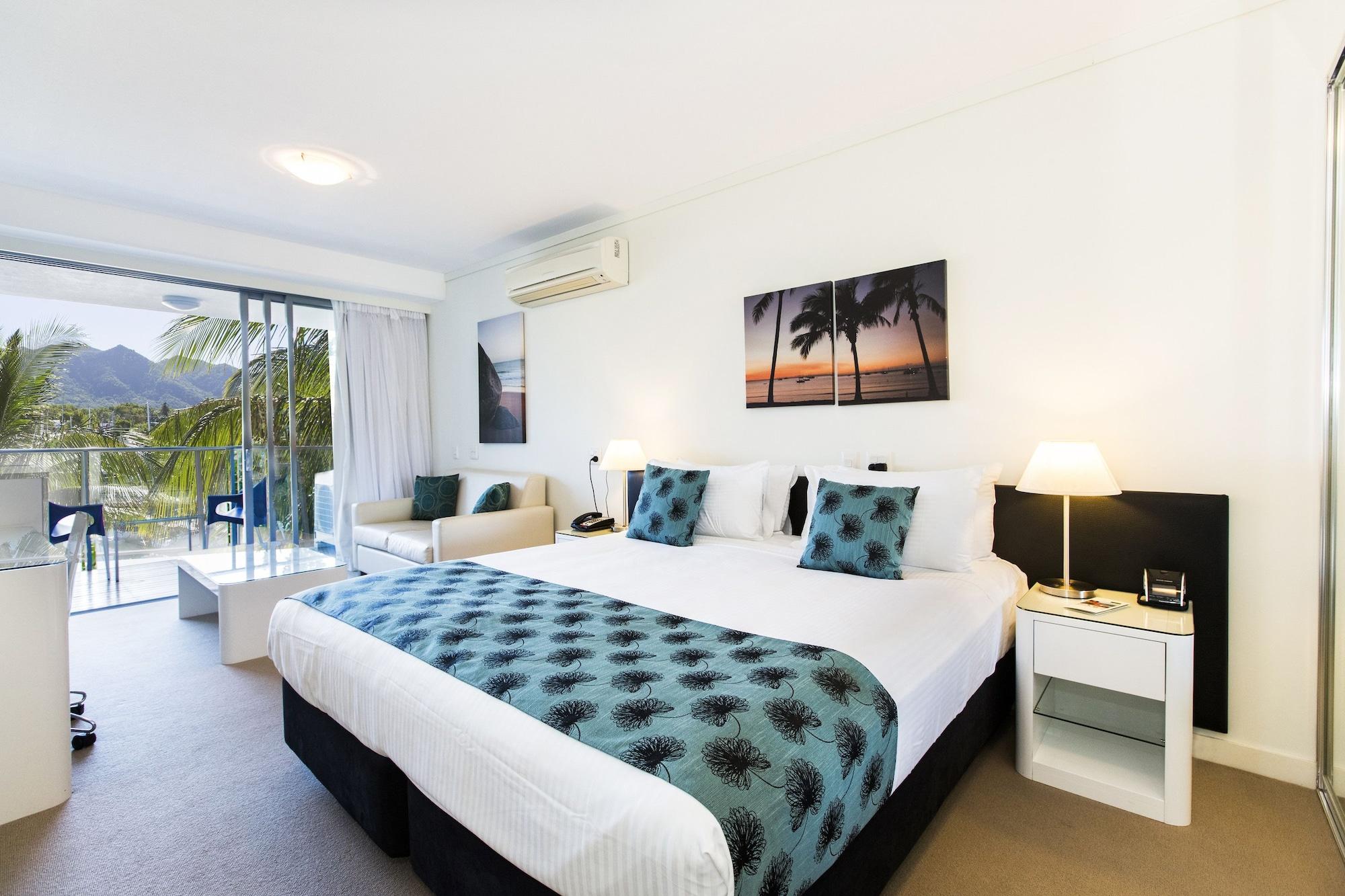 Peppers Blue On Blue Hotel Nelly Bay Ngoại thất bức ảnh A typical hotel room