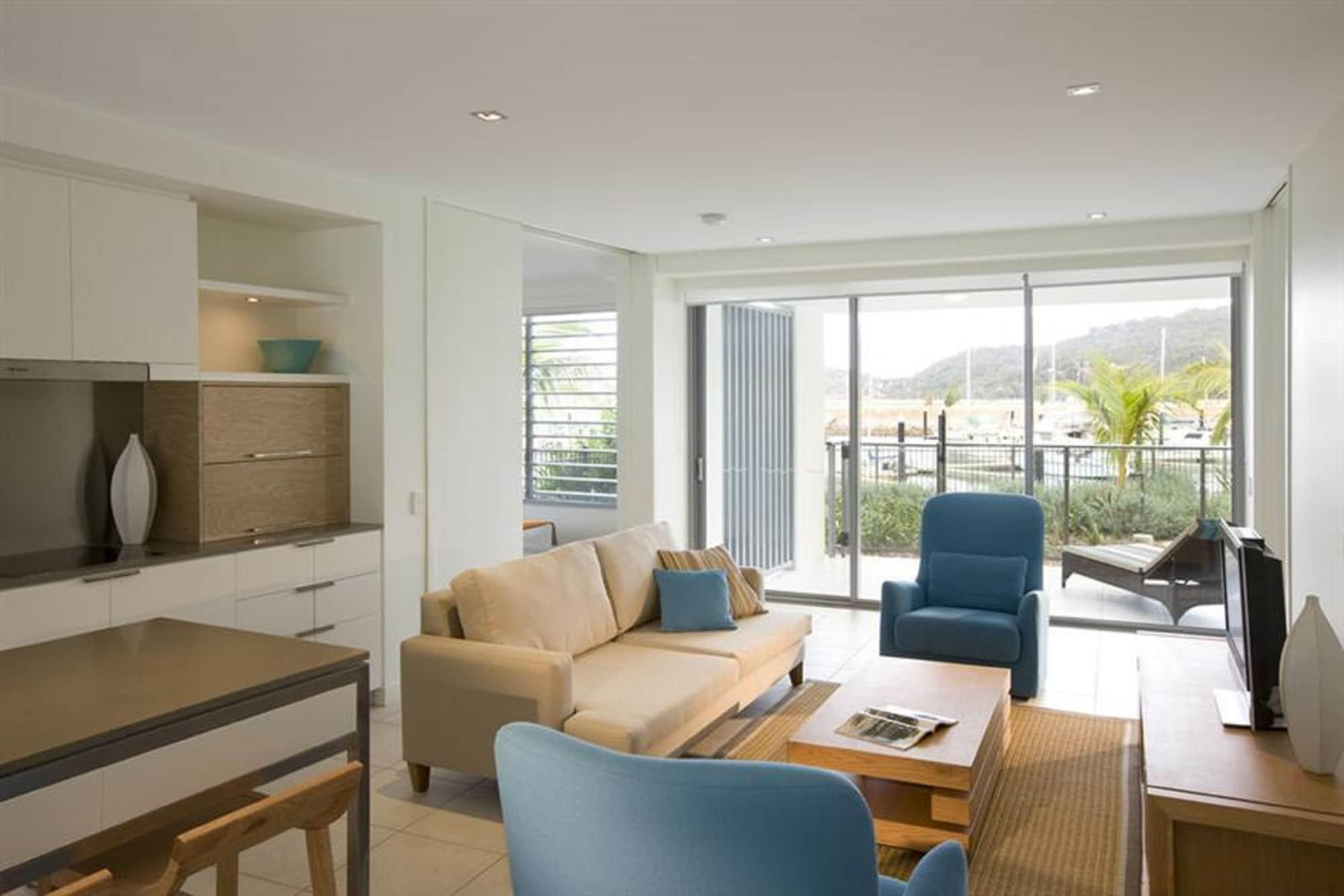 Peppers Blue On Blue Hotel Nelly Bay Ngoại thất bức ảnh Living area of a two-bedroom apartment
