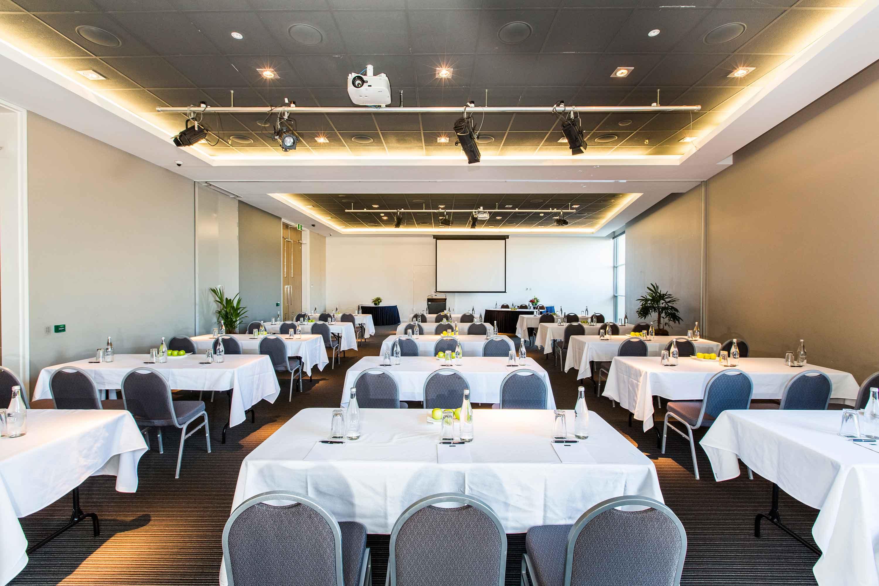 Peppers Blue On Blue Hotel Nelly Bay Ngoại thất bức ảnh The conference room