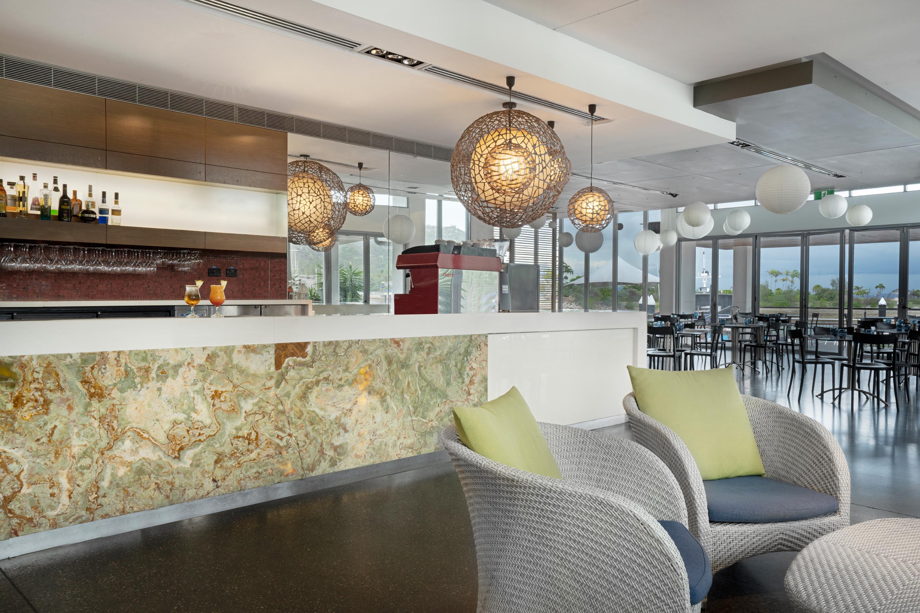 Peppers Blue On Blue Hotel Nelly Bay Ngoại thất bức ảnh The lounge at the airport
