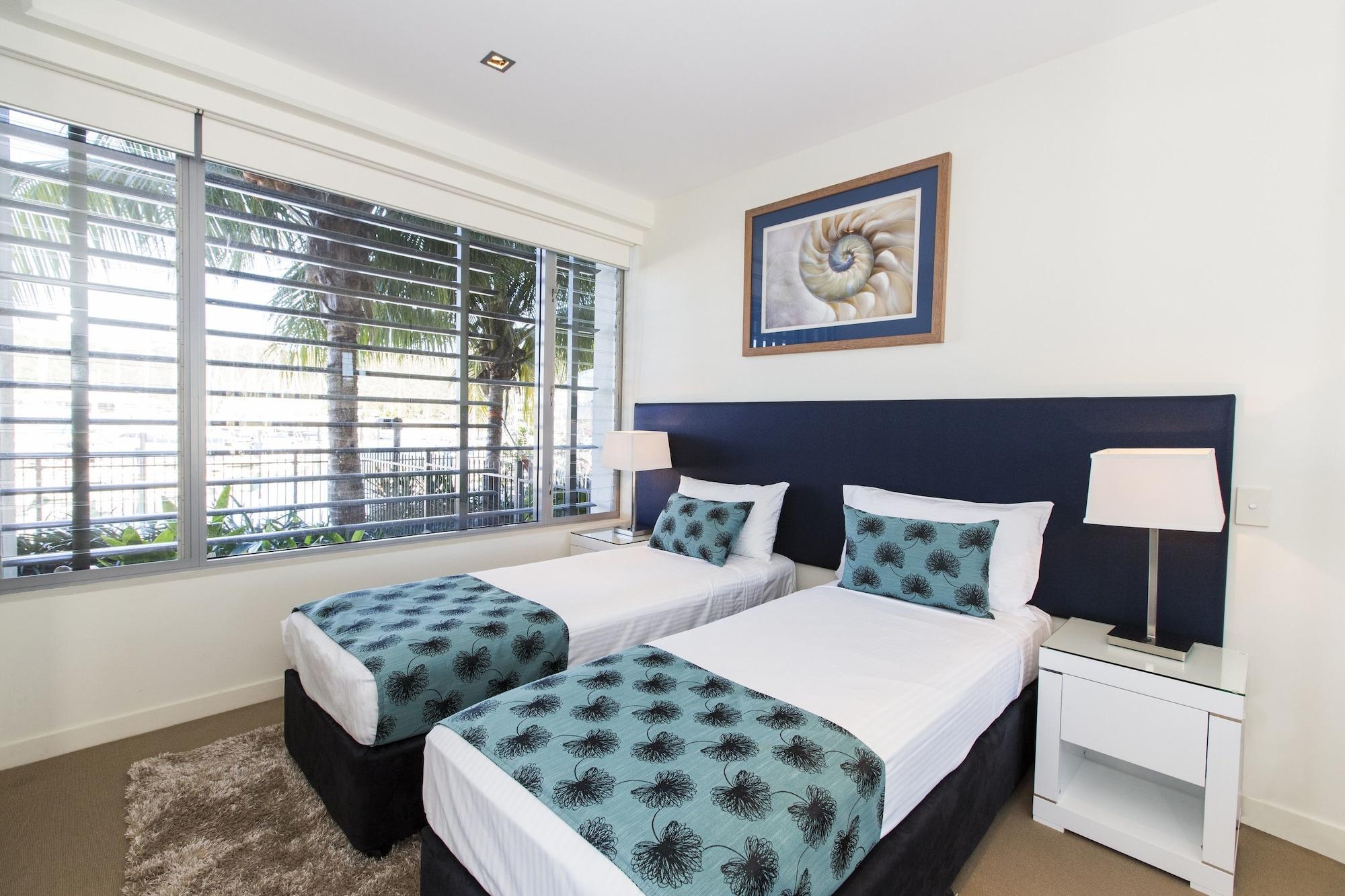 Peppers Blue On Blue Hotel Nelly Bay Ngoại thất bức ảnh A bedroom at the hotel