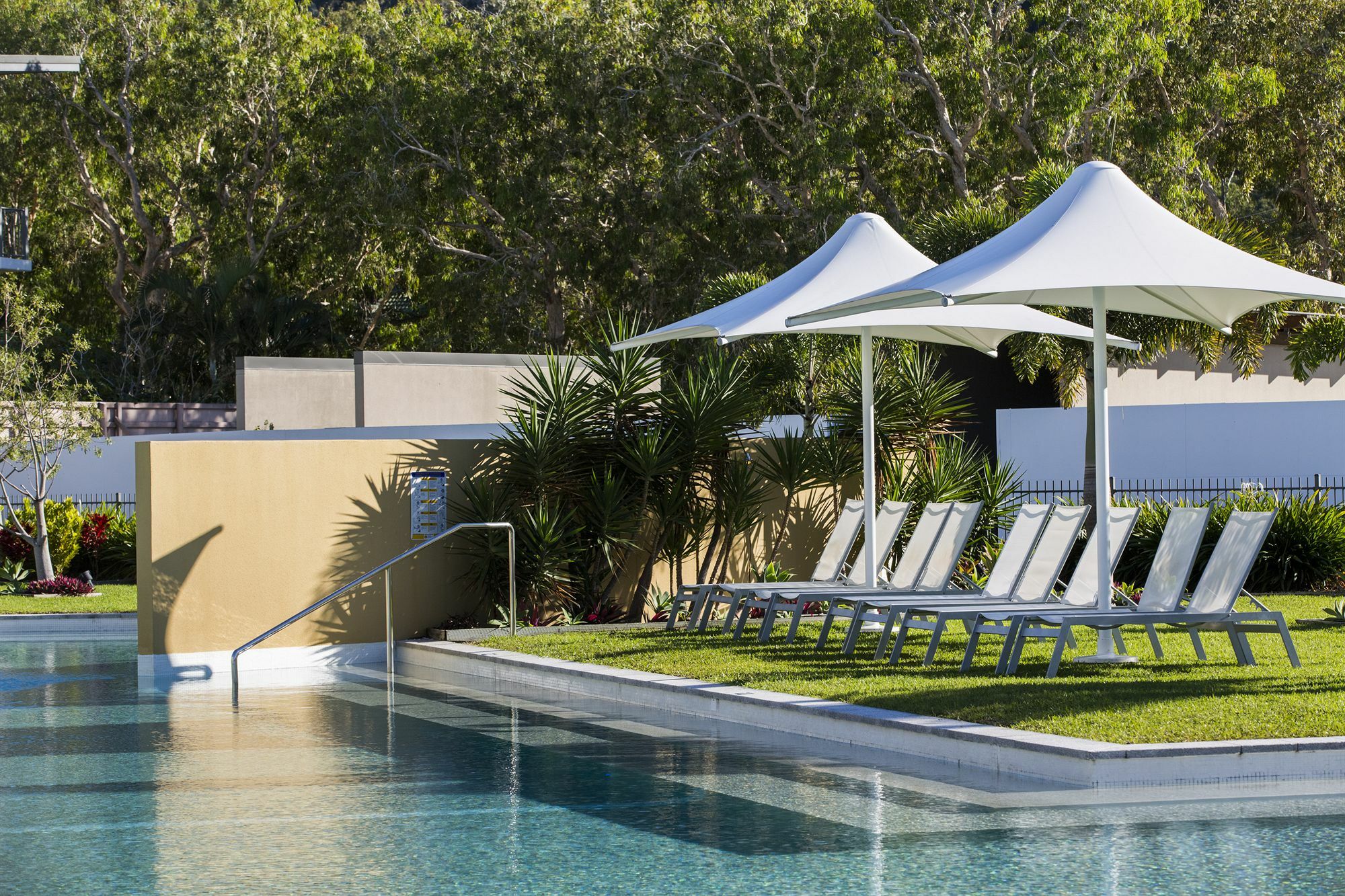 Peppers Blue On Blue Hotel Nelly Bay Ngoại thất bức ảnh The pool at the 2018 Commonwealth Games Athletes' Village